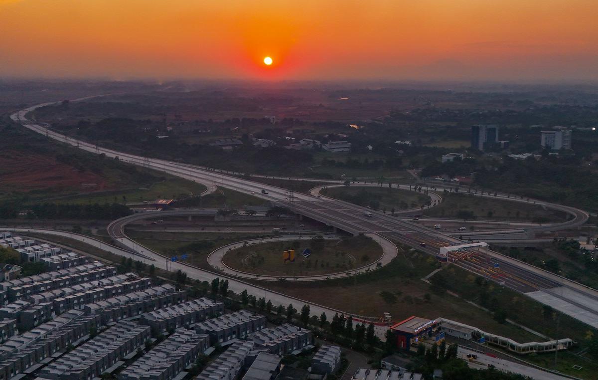 Keindahan Senja di Simpang Susun CBD Tol Serpong-Balaraja
