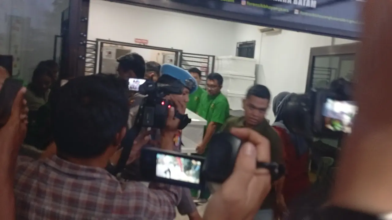 Pelepasan Jenazah korban dari Rumah sakit ke Rumah Duka Korban. (Liputan6.com/Ajang)