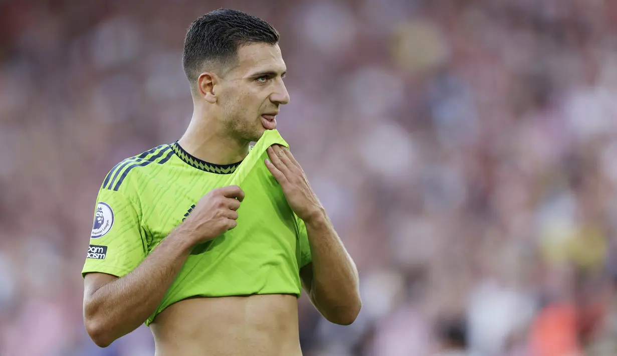 Ini kali pertama MU kebobolan empat gol di babak pertama laga tandang Premier League sepanjang sejarah klub. Dan lebih buruknya lagi Setan Merah tak mampu mencetak satu gol pun pada laga tersebut. (AP/Ian Walton)