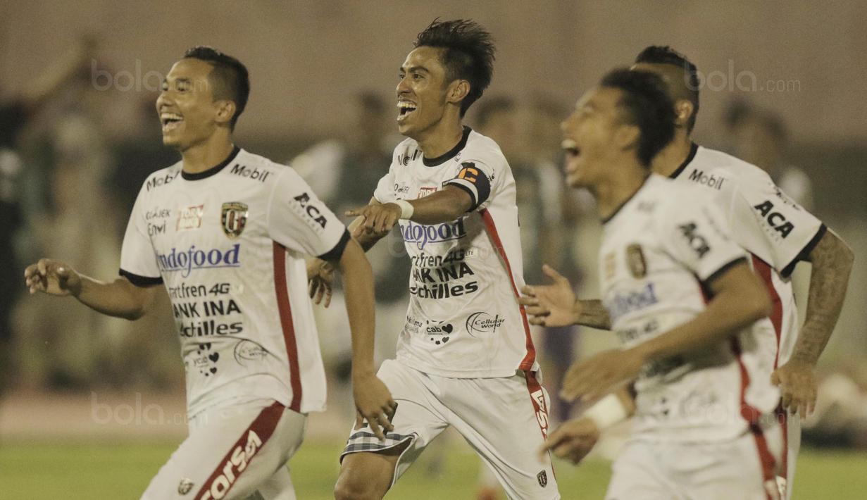 6. Fadil Sausu (Gelandang) - Kapten Bali United ini adalah seorang motivator di skuat Serdadu Tridatu. Aliran umpan akurat dan kemampunya mencetak gol harus menjadi catatan bagi Persija. (Bola.com/M Iqbal Ichsan)