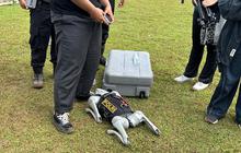 Melihat Lebih Dekat Operasional Robot Anjing K9, Kendali Layaknya Konsol Game