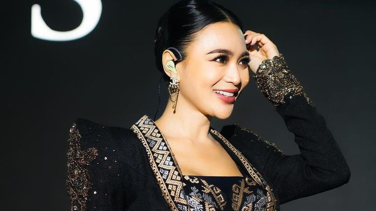 Momentum Lebaran, Potret Cantik Wika Salim Didampingi Sang Pacar Jadi Sorotan 'Ingin Menikah