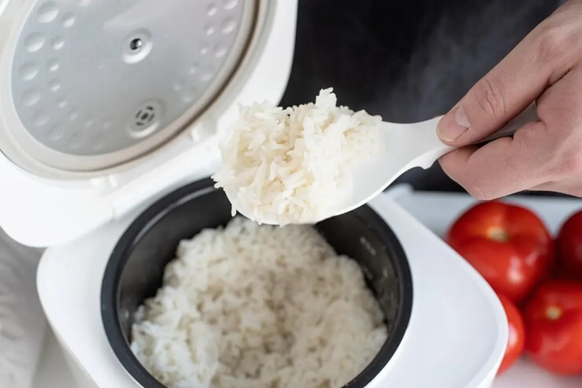 Cara Mudah Mencegah Kerak pada Nasi yang Disimpan di Rice Cooker