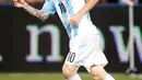 Selebrasi Lionel Messi usai mencetak gol saat laga uji coba melawan Meksiko, AT&T Stadium, Texas, AS, Rabu (9/9/2015). Messi berhasil menyelamatkan Argentina dari kekalahan berkat golnya di menit 89. Kedudukan berakhir imbang 2-2. (Reuters/Matthew Emmons)