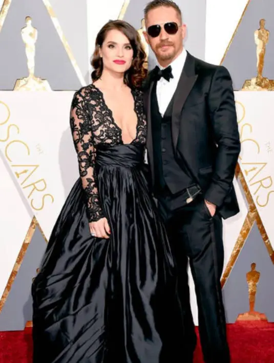 Tom Hardy dan Charlotte Rilet menikah di Perancis Selatan pada tahun 2014 di 4 Juli. (Jordan Strauss/Invision/AP/E!)