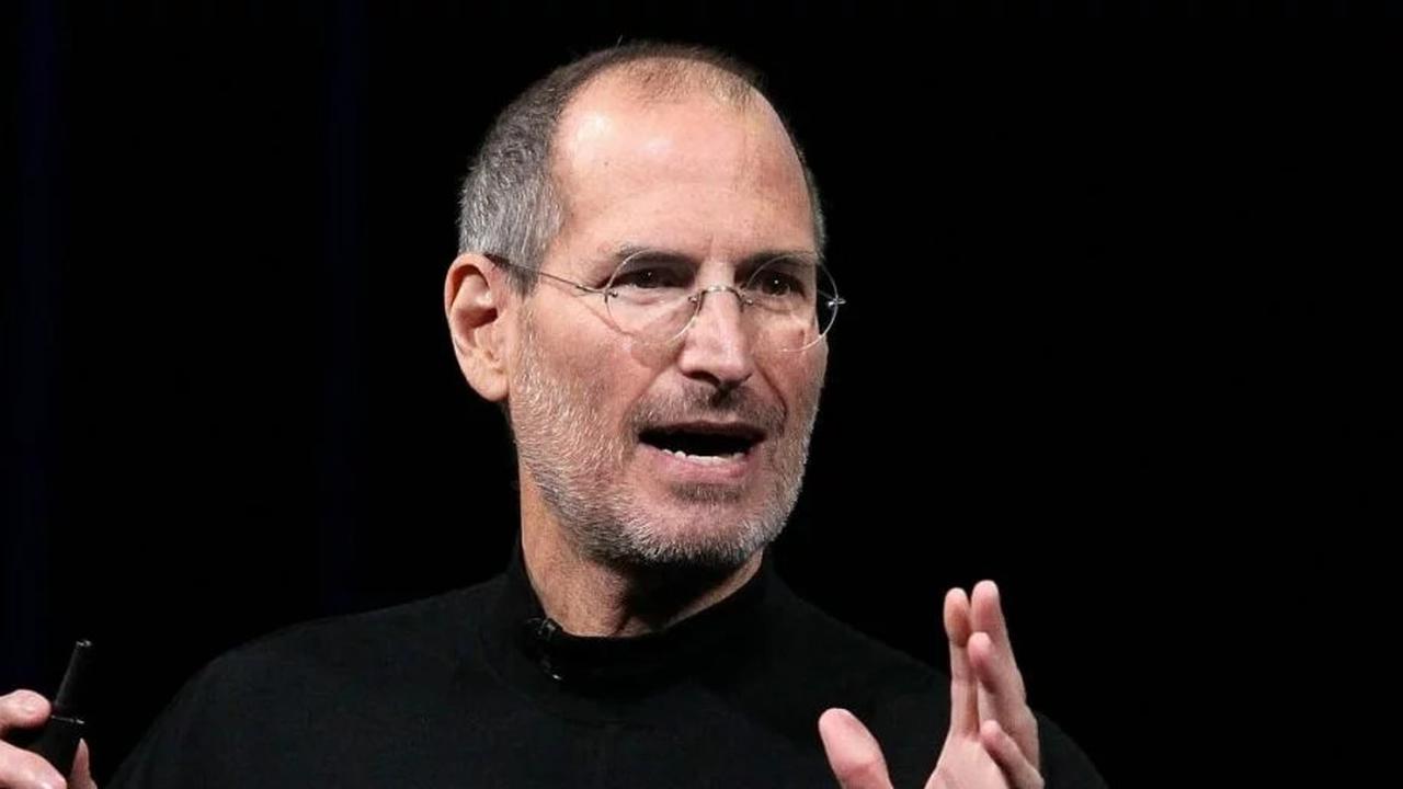 Ekspresi Steve Jobs Ejek BlackBerry Saat Perkenalkan iPhone Pertama Kali
