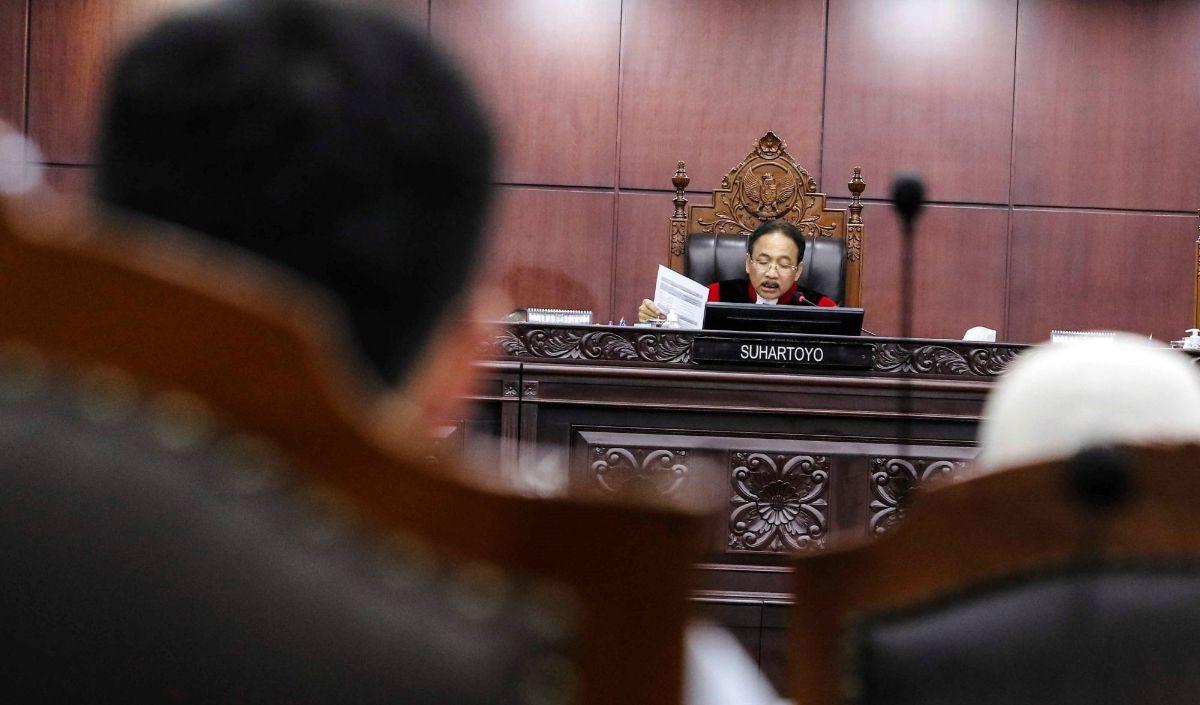 "Saya belum selesai," sahut Bambang.<br>