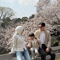 Setelah beberapa kali mengenakan hijab di acara formal, momen Lebaran, hingga aktivitas sehari-hari, terbaru penampilannya saat liburan di Jepang kembali menjadi sorotan publik. [@nikitawillyofficial94].
