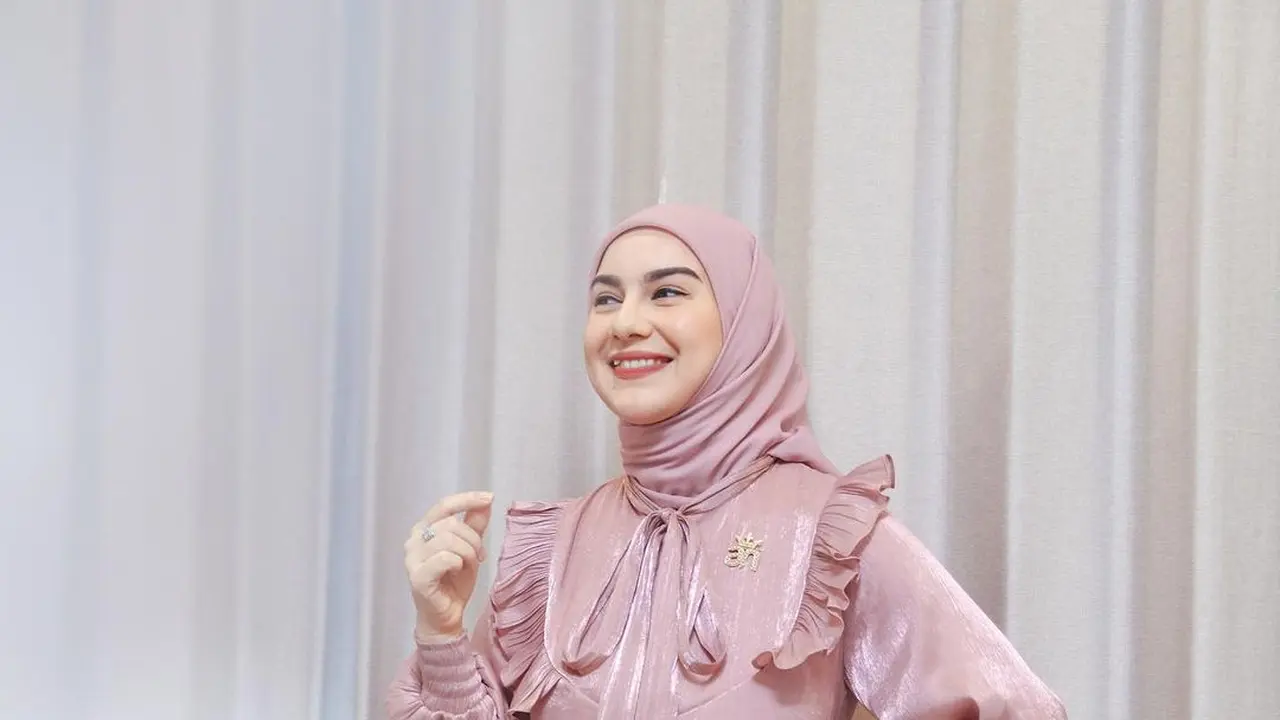 Diprediksi jadi Tren, Inspirasi Baju Lebaran Shimmer dari Irish Bella hingga Aghnia Punjabi