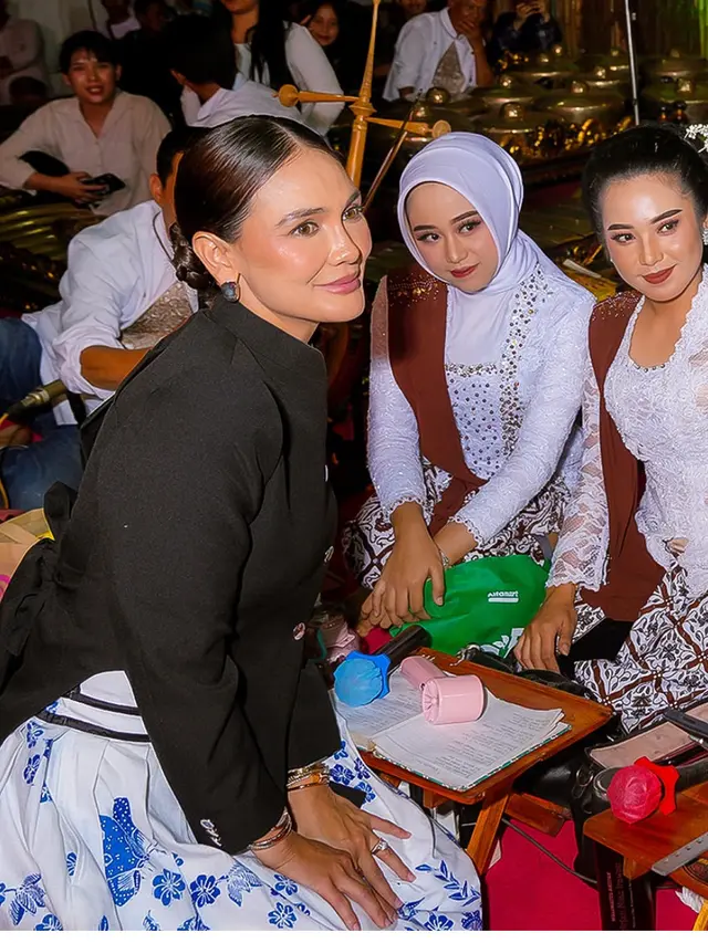 Luna Maya saat Hadir di Ulang Tahun Purwakarta. [@lunamaya]
