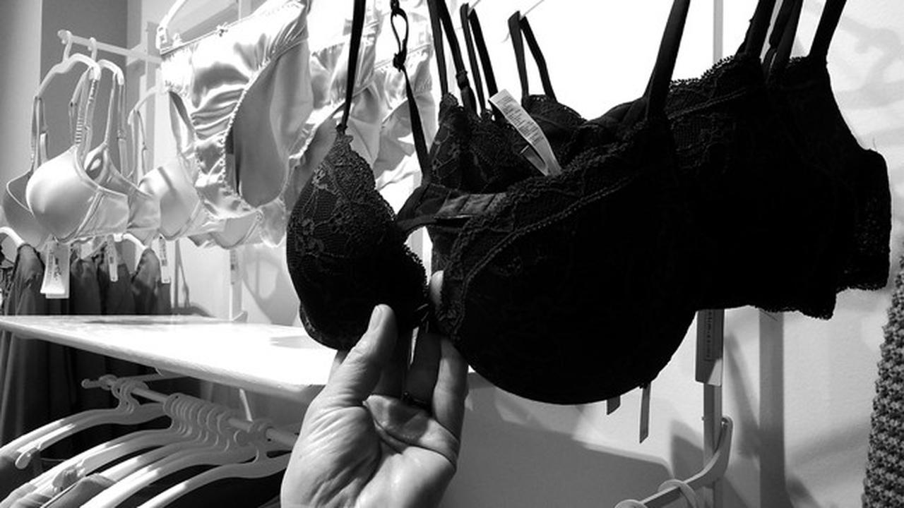 No Bra Day untuk Tingkatkan Kesadaran Kanker Payudara