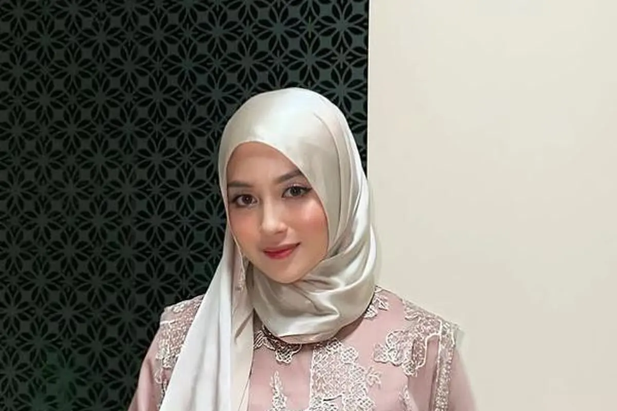 OOTD Hijab Buka Puasa Bersama hingga Lebaran ala Nabilah Ayu. [@nblh.ayu]