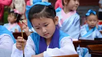 Di Tiongkok ada perayaan unik khusus anak-anak, yakni ketika mereka bisa menulis untuk pertama kalinya.