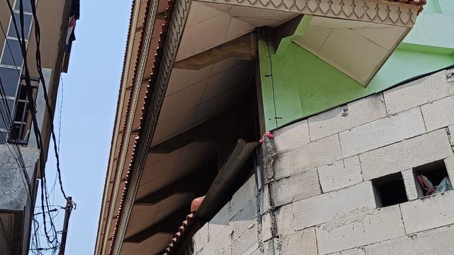 Lokasi ditemukannya jasad siswa SMP 123 di Cengkareng yang jatuh dari atap sekolah (Merdeka)