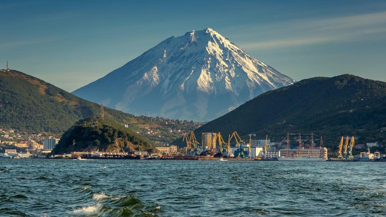 Russian Volcano Eruption: Mount Krasheninnikov Erupts After Hundreds of Years! Linked to the Recent Earthquake?