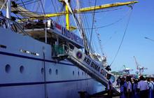 KRI Bima Suci Pikat Ribuan Warga Sulawesi Utara, Tingkatkan Semangat Maritim