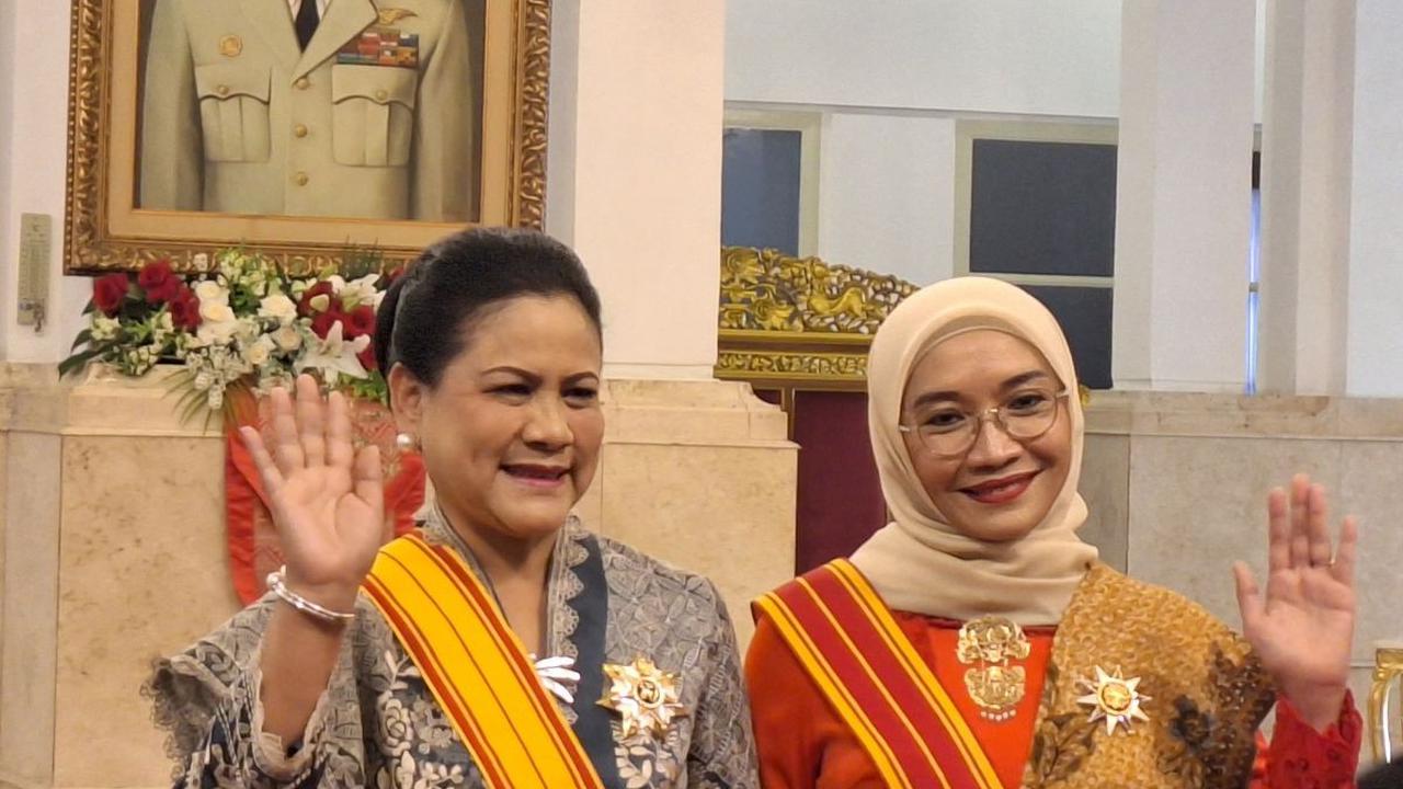 Jokowi Beri Tanda Kehormatan ke 18 Tokoh, Mulai dari Iriana hingga Wishnutama