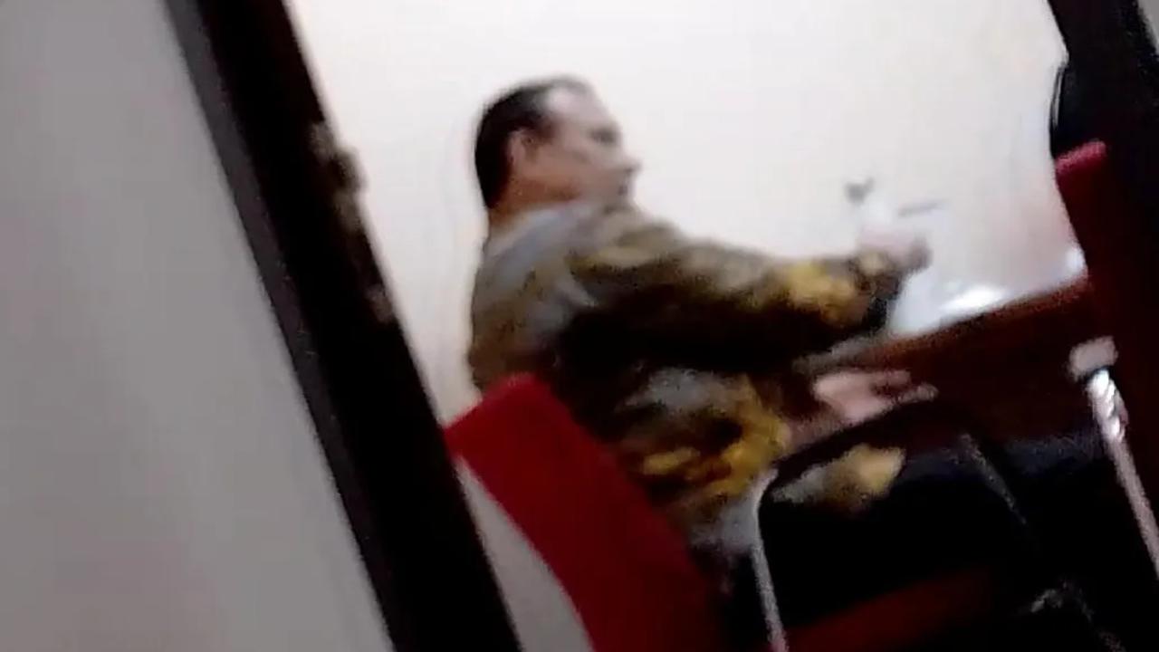 Dia menyebut kasus ini masih dalam penyelidikan polisi sehingga tak perlu repot-repot ditanggapi.<br>