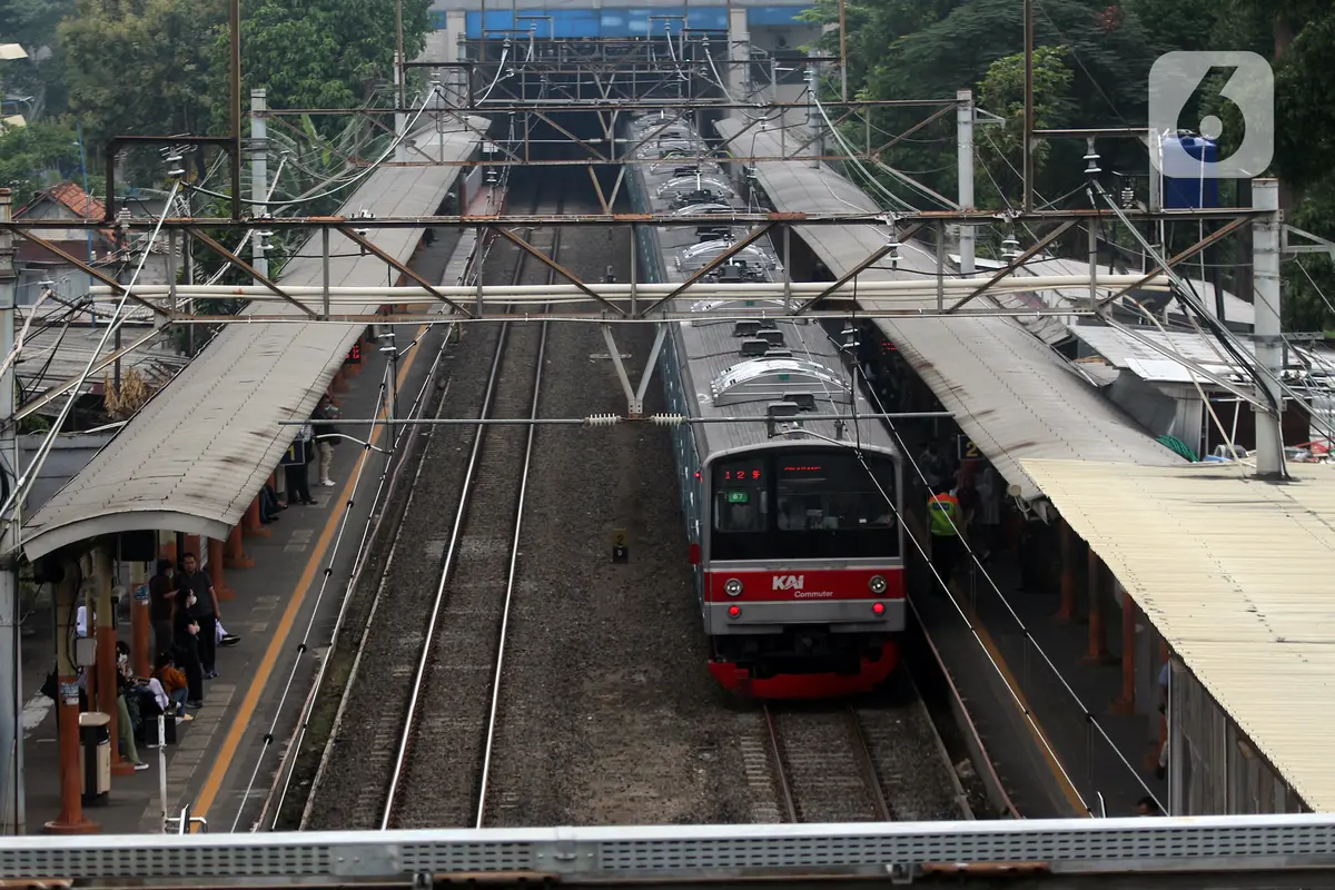 KRL Commuter Line Lintas Rangkasbitung Mulai Normal Usai Mati Listrik