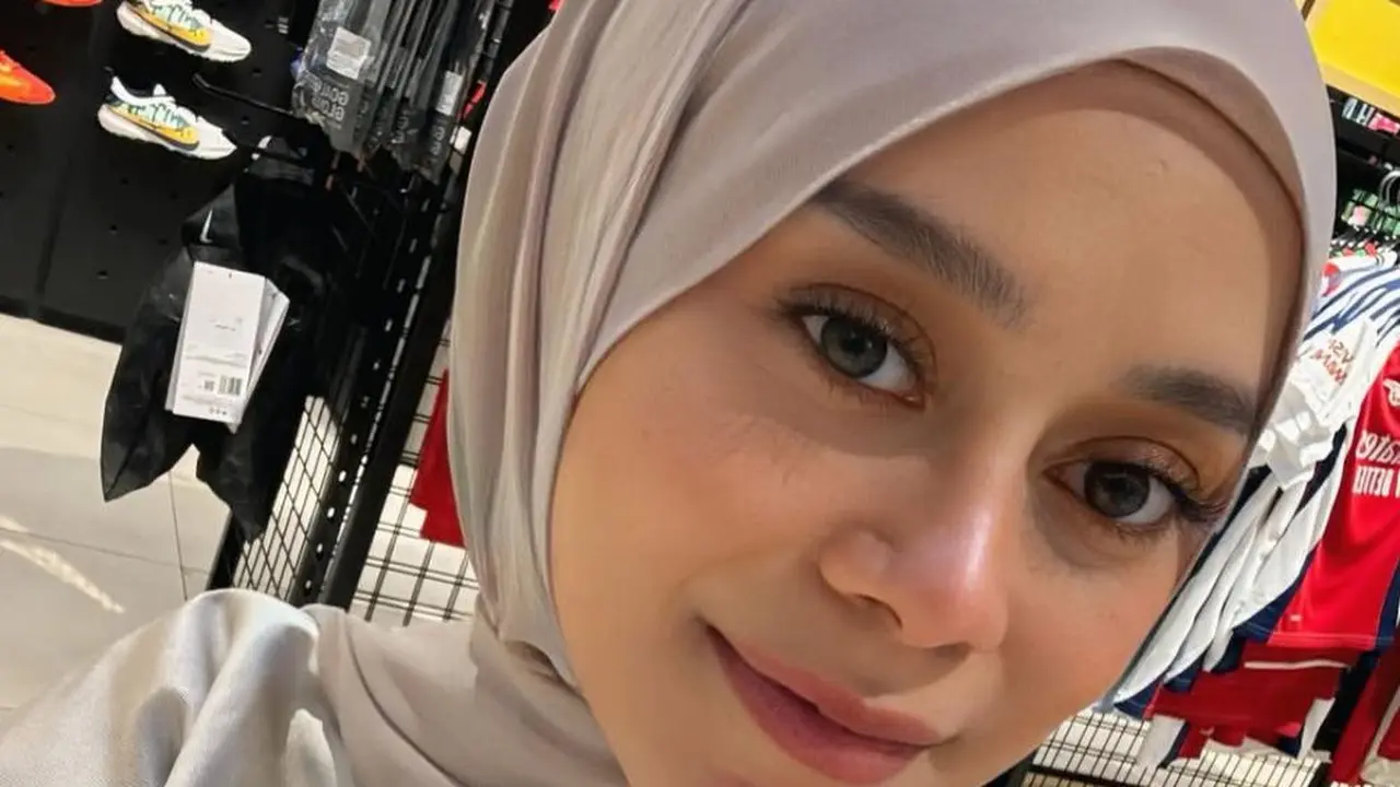 Tren hijab Lesti Kejora untuk lebaran 2025. (credit: instagram.com/lestikejora)