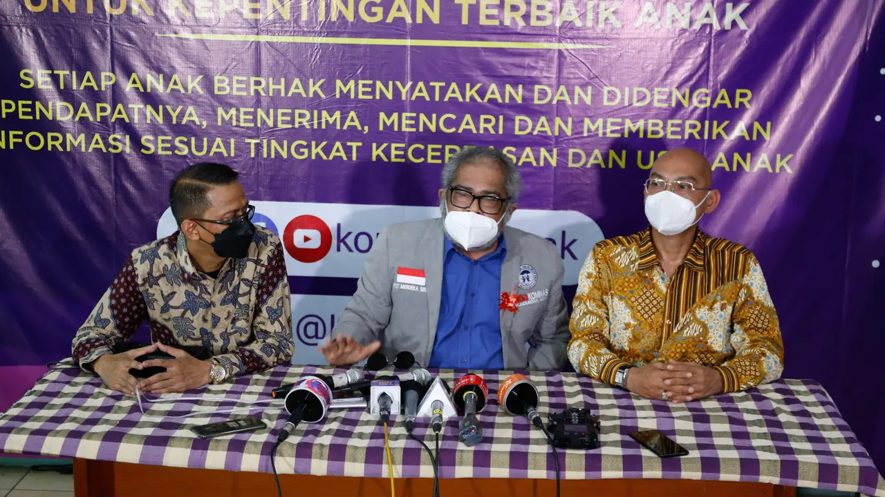 Doddy Sudrajat mendatangi Komnas Perlindungan Anak di kawasan Pasar Rebo, Jakarta Timur (Kapanlagi/Bayu Hendarto)
