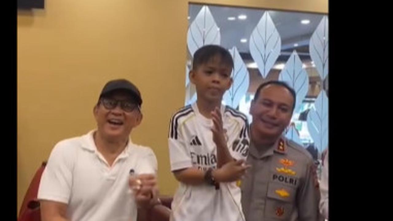 Enjoy Rocky Gerung Tari Pacu Jalur Bareng Dikha 'Aura Farming', Jenderal Polisi Ikut Happy