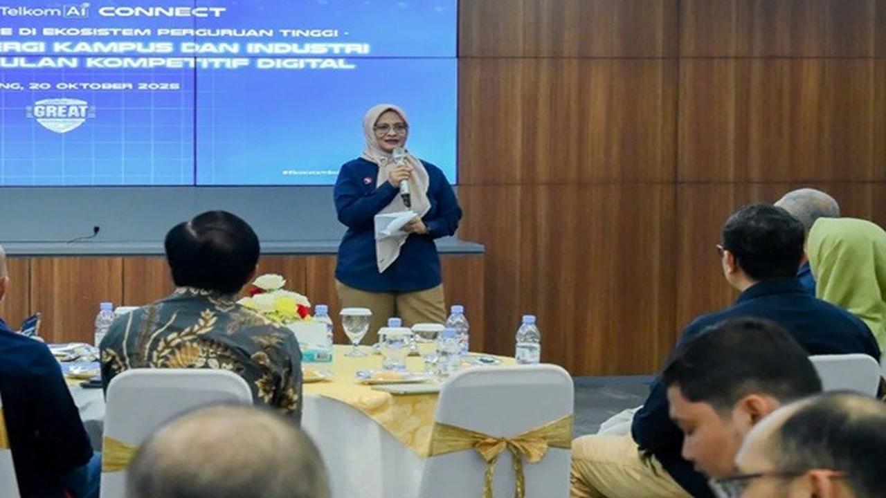 Direktur Utama Telkom Dian Siswarini saat memberikan pemaparan pada acara Seminar Telkom AI Connect