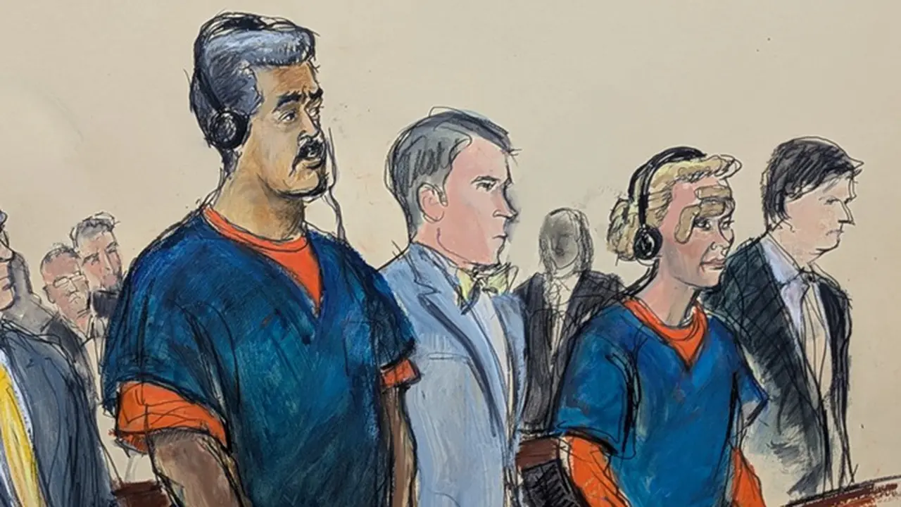 Sketsa ruang sidang ini menampilkan Presiden Venezuela Nicolas Maduro (kiri) dan istrinya, Cilia Flores (kedua dari kanan), saat menghadiri sidang di pengadilan federal Manhattan, New York, pada Senin (5/1/2026), bersama para pengacara mereka.