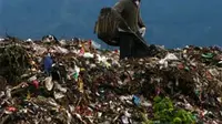 Tumpukan sampah di TPA Supit Urang, Malang, Jatim. Untuk mengatasi devisit energi listrik dan masalah sampah, Pemprov Jatim akan membeli alat pengolah sampah menjadi energi listrik.(Antara)