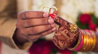 Ilustrasi pasangan pengantin India. (dok. pexels/Kumar Saurabh)