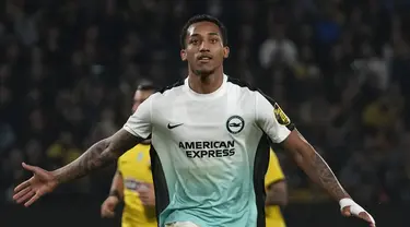 Penyerang Brighton & Hove Albion, Joao Pedro merayakan gol yang dicetaknya ke gawang AEK Athena pada pekan ke-5 grup B Liga Europa di OPAP Arena, di Athena, Jumat (1/12/2023) dini hari WIB. (AP Photo/Thanassis Stavrakis)