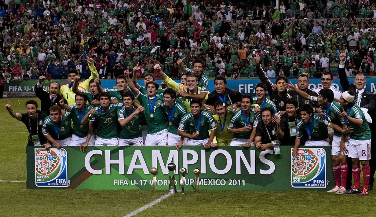 Meksiko menjadi tuan rumah Piala Dunia U-17 edisi ke-14 pada 2011. Meksiko tampil sebagai juara Piala Dunia U-17 2011 setelah mengalahkan Uruguay 2-0 di laga final (10/7/2011) lewat gol-gol dari Antonio Briseno dan Giovani Daniel Casillas. (AFP/Yuri Cortez)