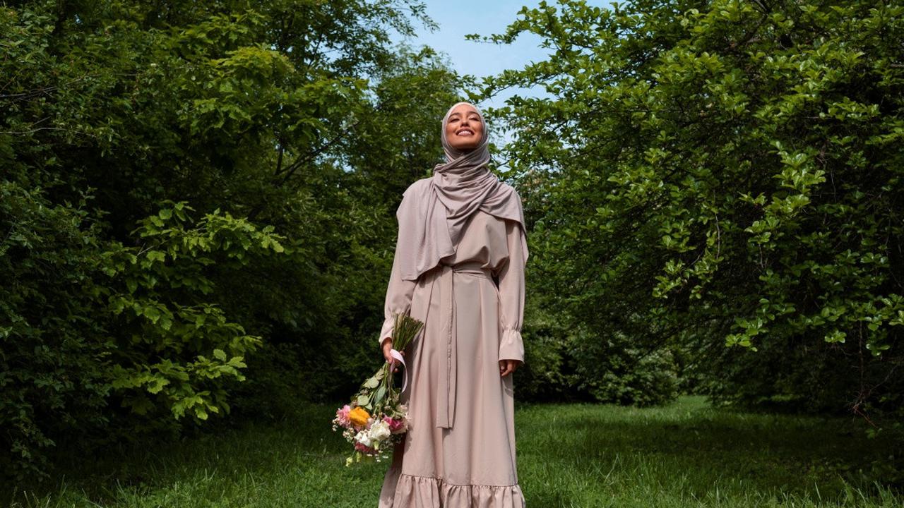 Ilustrasi Gamis Syari Bahan Jatuh