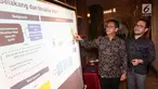 Dirut Mandiri Manajemen Investasi (MMI), Alvin Pattisahusiwa (kiri) dan Executive Vice Director Head of Alternative Investment & Product Division MMI, Nugroho Prasetyo (kiri) memberikan paparan di Jakarta, Kamis (18/10). (Liputan6.com/HO/Wawan)