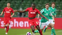 Liverpool mengonfirmasi kedatangan Ibrahima Konate dari RB Leipzig, Jumat (28/5/2021). (AFP/Cathrin Mueller)
