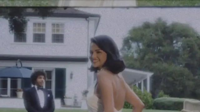 Selena Gomez Resmi Menikah dengan Benny Blanco, Tampil Anggun dalam Gaun Halter dengan Punggung Terbuka Ralph Lauren