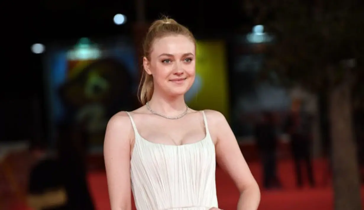 Nah, kalau kamu sendiri punya   akun rahasia untuk stalking seperti   Dakota Fanning nggak? (gofugyourself.com)