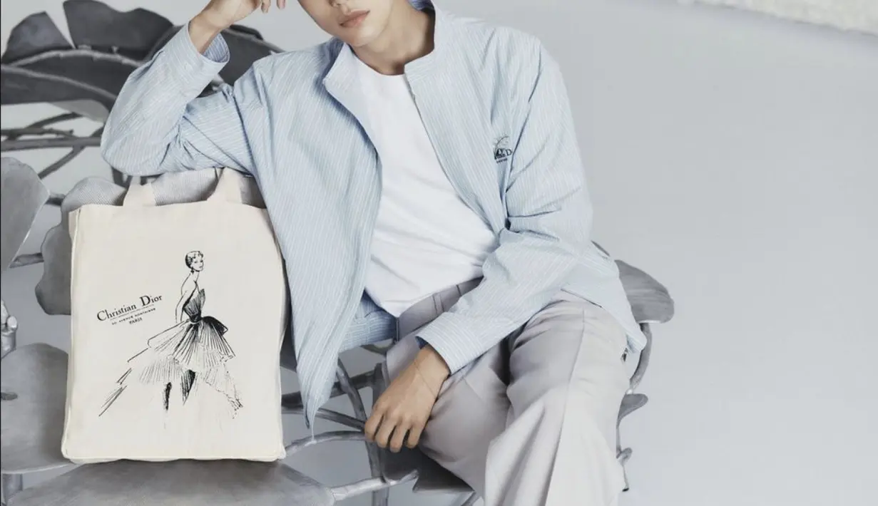 Pada kesempatan ini, Dior juga mempresentasikan koleksi limited edition eksklusif yang bisa dibeli selama eksibisi berlangsung hingga 13 Juli mendatang.