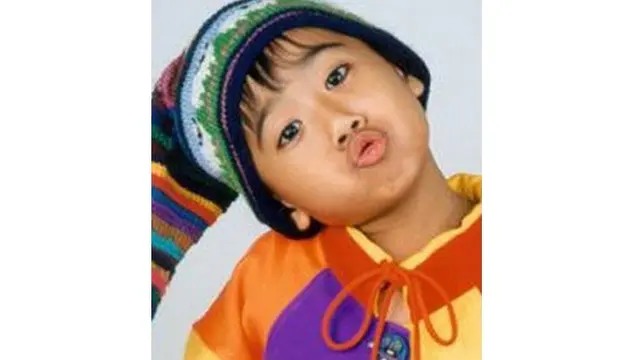 5 Foto Jadul Joshua Suherman Saat Anak-anak, Lawas Banget