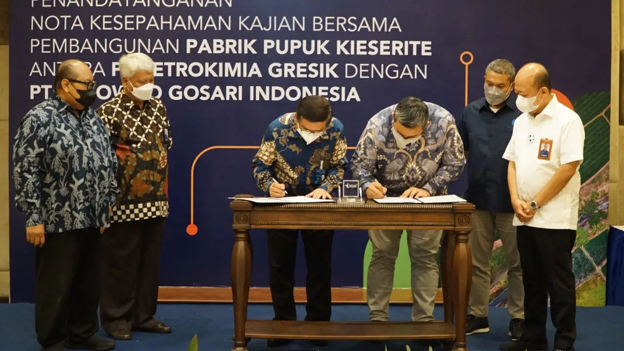 PT Petrokimia Gresik, melakukan kajian pembangunan pabrik pupuk Kieserite bersama dengan PT Polowijo Gosari Indonesia