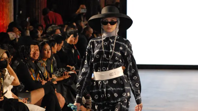 Melihat Deretan Produk Lokal Asal Banjarbaru Tampil Fashion Show di Paris