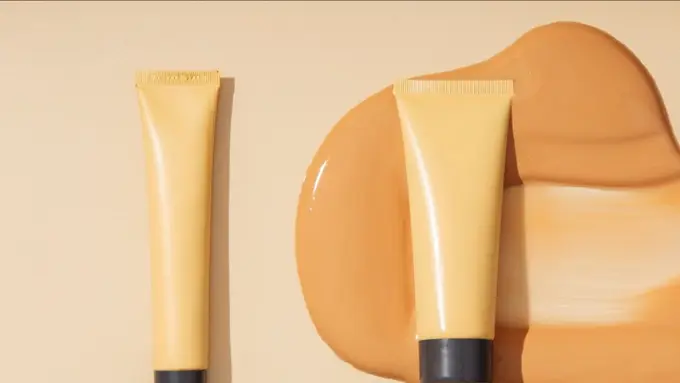 Kenali perbedaan tinted sunscreen dan skin tint agar tak salah pilih produk