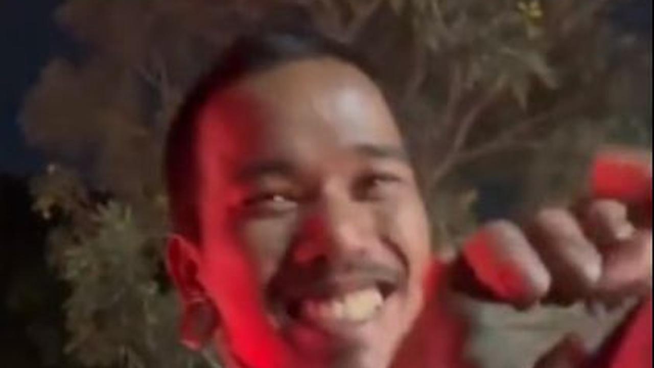 Viral Momen Pria Tak Sengaja Ketemu Sahabat SMA di Lampu Merah, Ekspresi Bahagia Jadi Sorotan