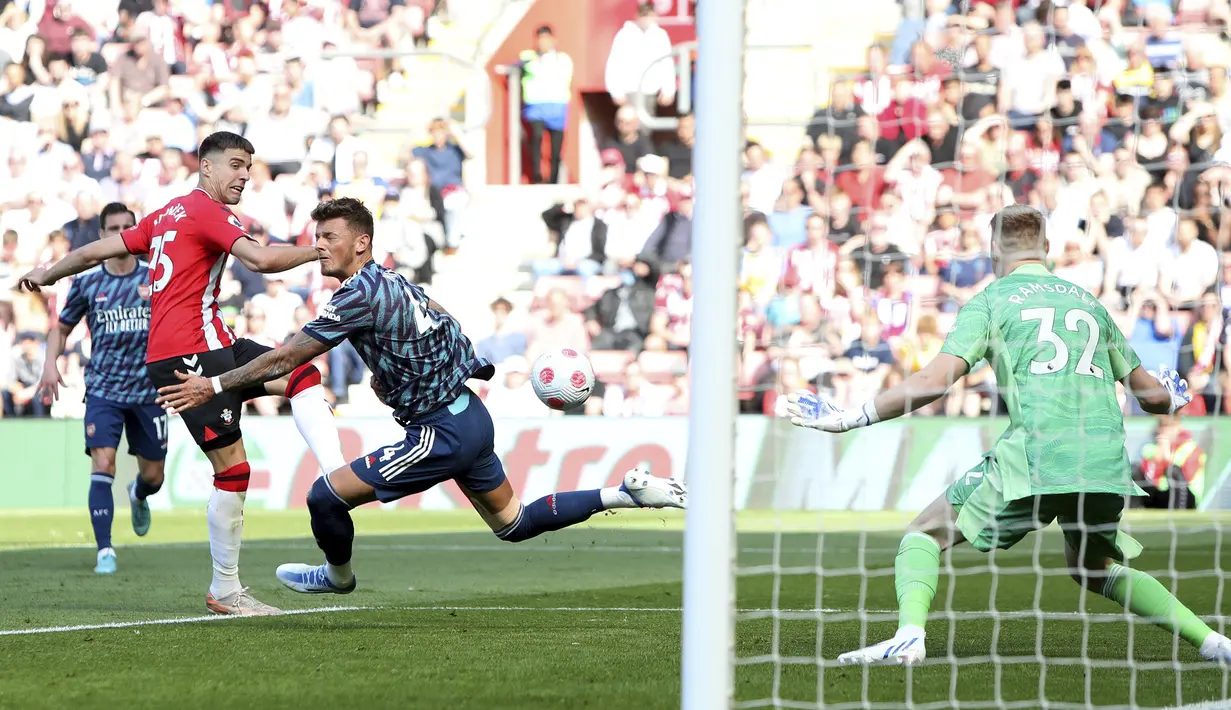 The Gunners takluk dari tuan rumah Southampton melalui gol tunggal Jan Bednarek pada menit ke-44. (PA via AP/Kieran Cleeves)