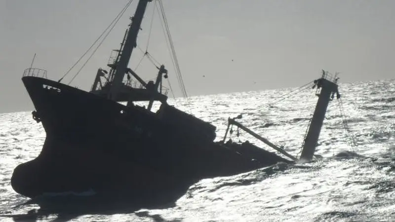 VIDEO: Kapal Kayu Pengangkut 93 TKI Tenggelam di Batam
