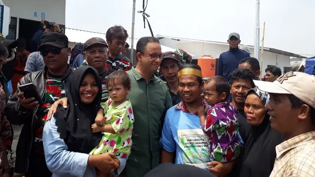 Gubernur DKI Anies Baswedan di Kampung Akuarium