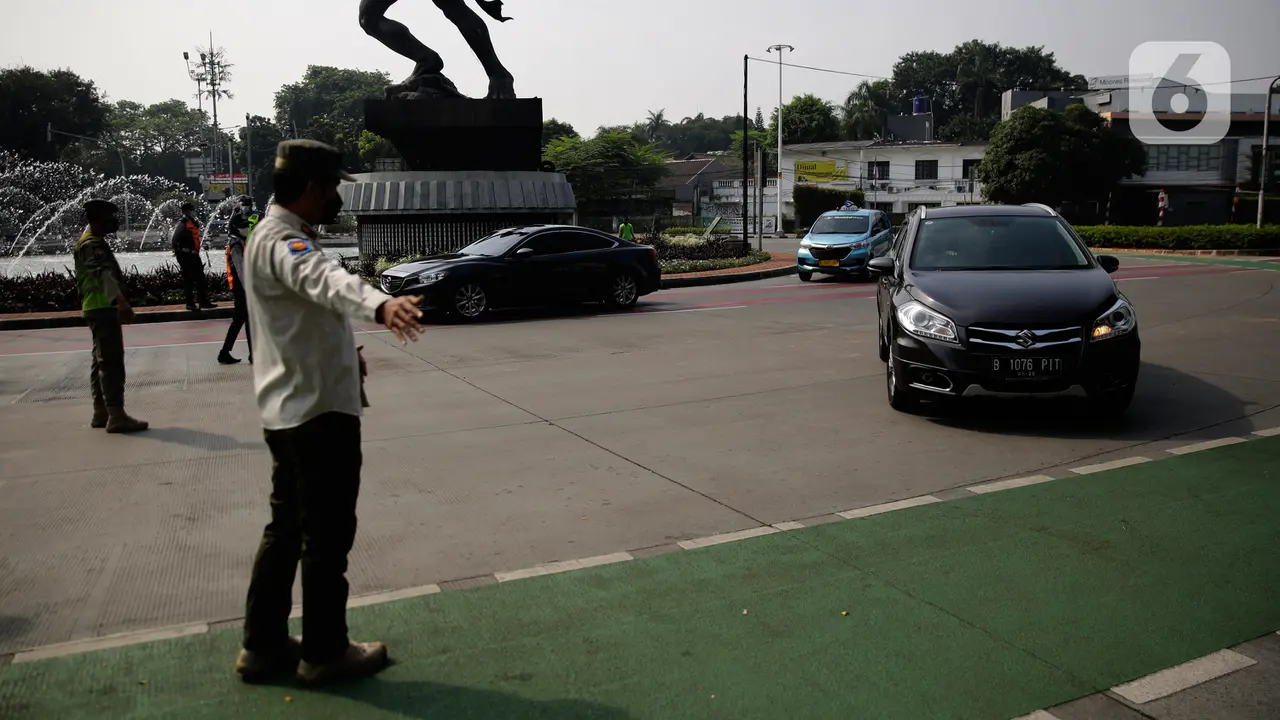 Dan pada hari ini, Rabu (19/6/2024), kembali diberlakukan aturan ganjil genap Jakarta pada sejumlah ruas jalan di waktu-waktu tertentu sesuai yang telah ditetapkan.
