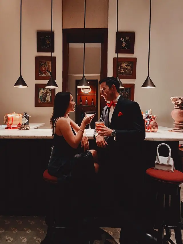 Rayakan Ulang Tahun, Ini 6 Momen Makan Malam Romantis Mike Lewis dan Janisaa Pradja