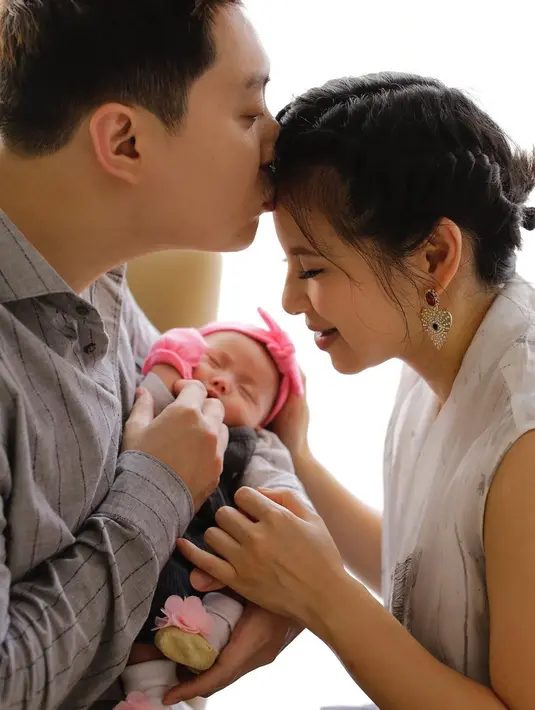 "Tetap quality time sama istri saya, ya pokoknya kalau malam, pasti kita makan malam berdua yah," katanya saat ditemui di Gedung Trans Tv, Kapten Tendean, Jakarta Selatan, Jumat (7/2/2020).  (Instagram/edrictjandra)