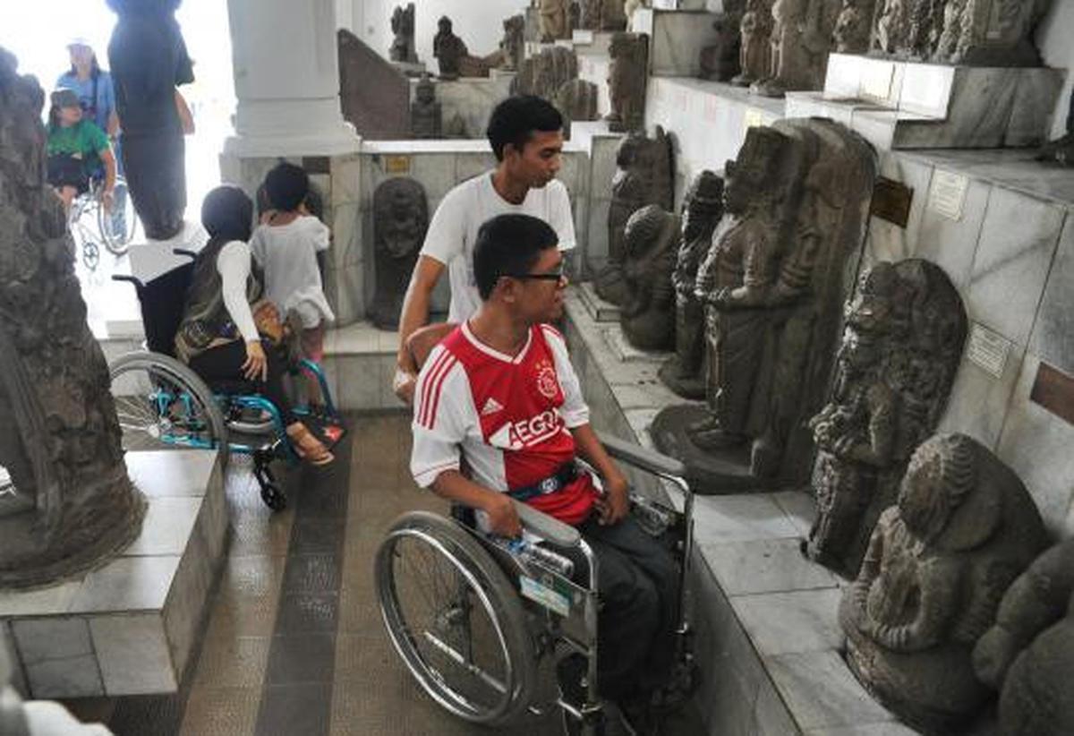 Anak-anak penyandang difabel kunjungi Museum Nasional